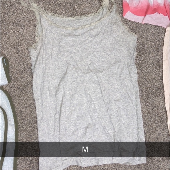 Tank tops size medium and large - Picture 3 of 3